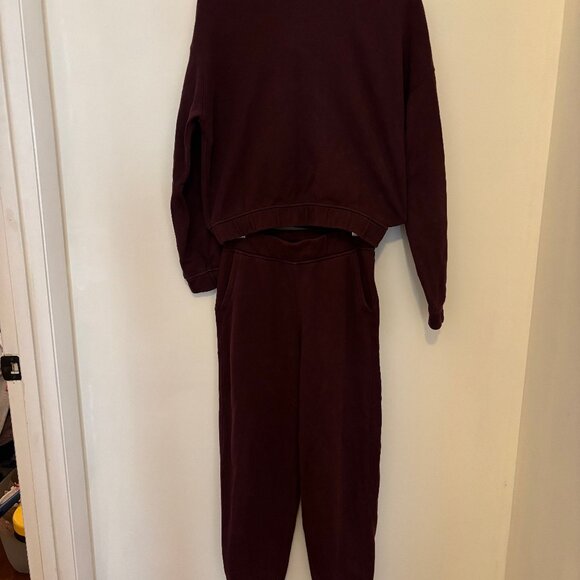 Lululemon Relaxed Cropped Hoodie + High-Rise Jogger Matching Set | Cassis - Picture 10 of 10